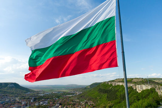 Die bulgarische Flagge weht über der Stadt